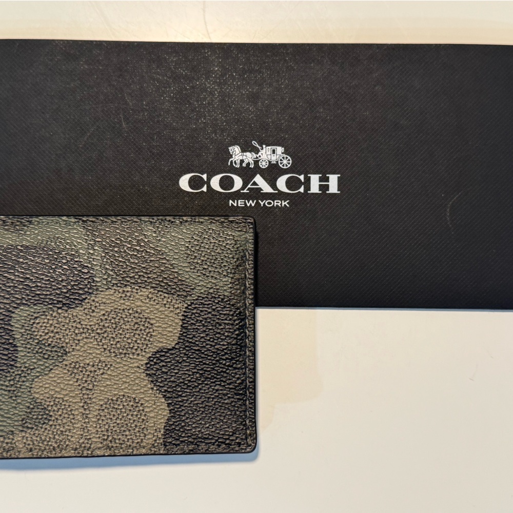 Coach Men's Green Camouflage Card Holder
